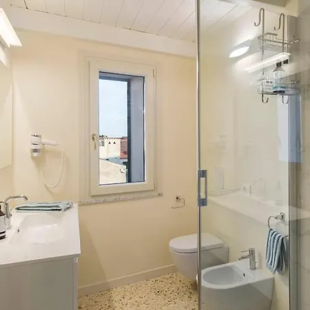 Centro Storico, Esclusivo, 4' Piano Senza Ascensore, Perfettamente Isolato E Condizionato *