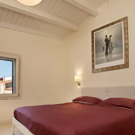 Centro Storico, Esclusivo, 4' Piano Senza Ascensore, Perfettamente Isolato E Condizionato *