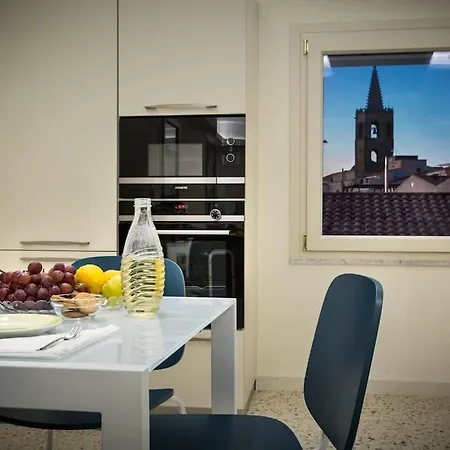 Centro Storico, Esclusivo, 4' Piano Senza Ascensore, Perfettamente Isolato E Condizionato *