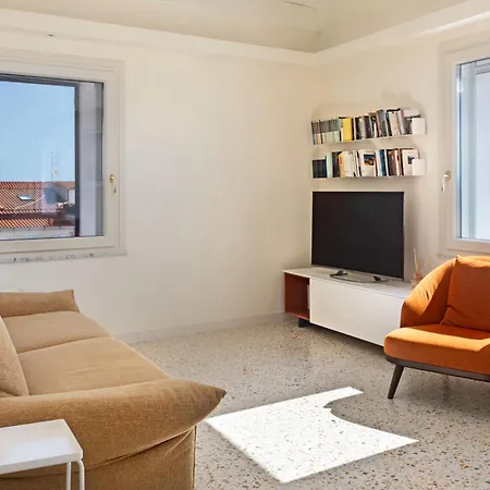 Centro Storico, Esclusivo, 4' Piano Senza Ascensore, Perfettamente Isolato E Condizionato * Alghero